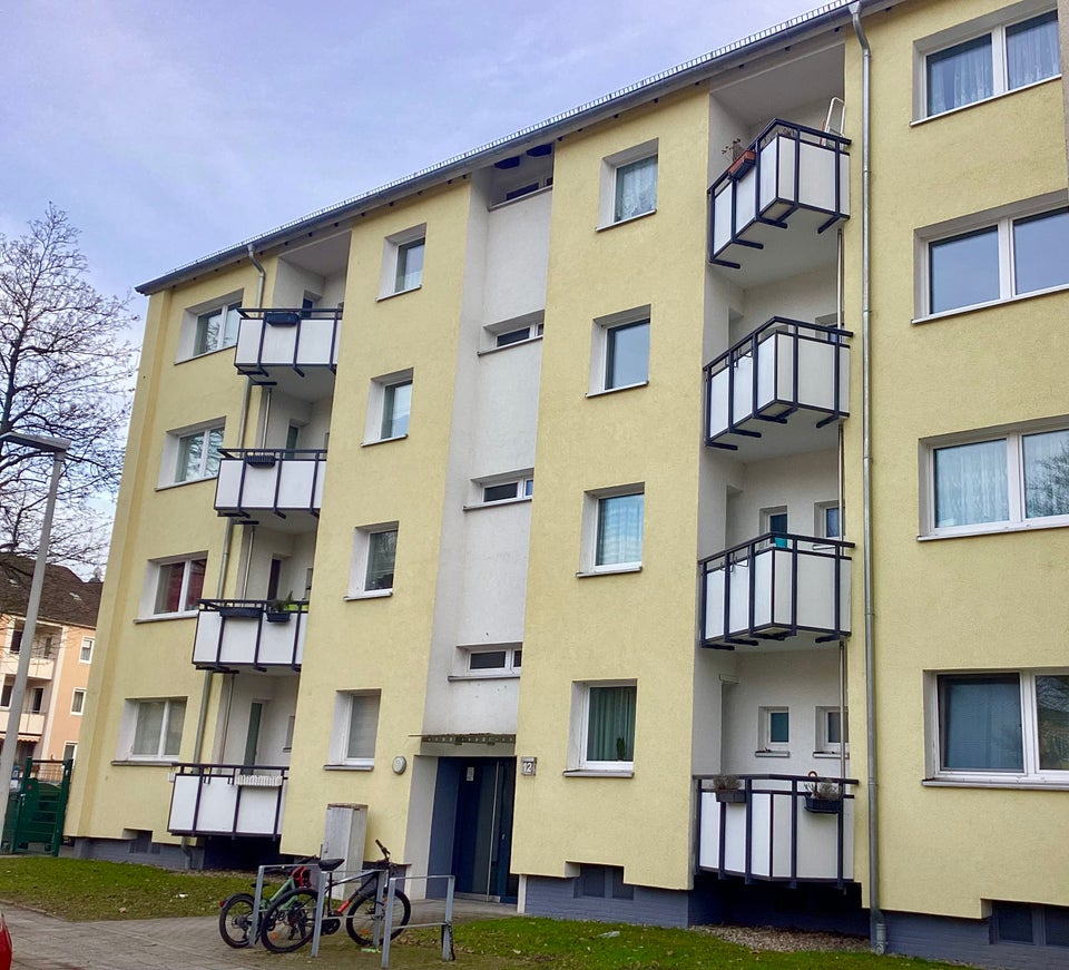 Schöne 3,5-Zimmer-Wohnung mit Tageslichtbad und 2 Balkone - Foto 2