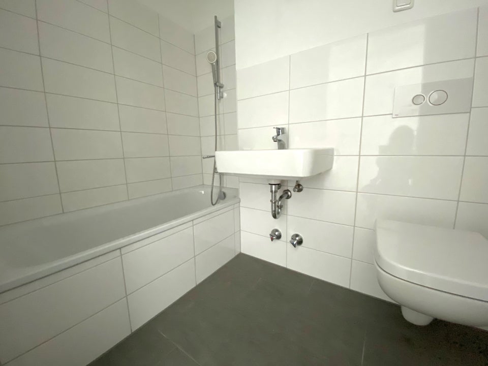 2-Zimmer-Wohnung mit Wand und Bodenbelag - Foto 4