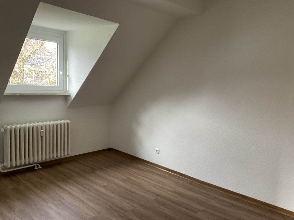 Ihre Zukunft - Ihre Wohnung: ansprechende 2-Zi.-DG - Foto 1