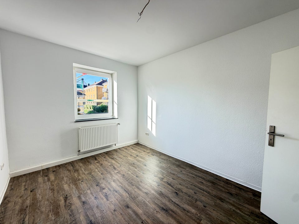 Großzügig geschnittene 4-Zimmer-Wohnung mit Flair sucht neue Mieter! - Foto 1