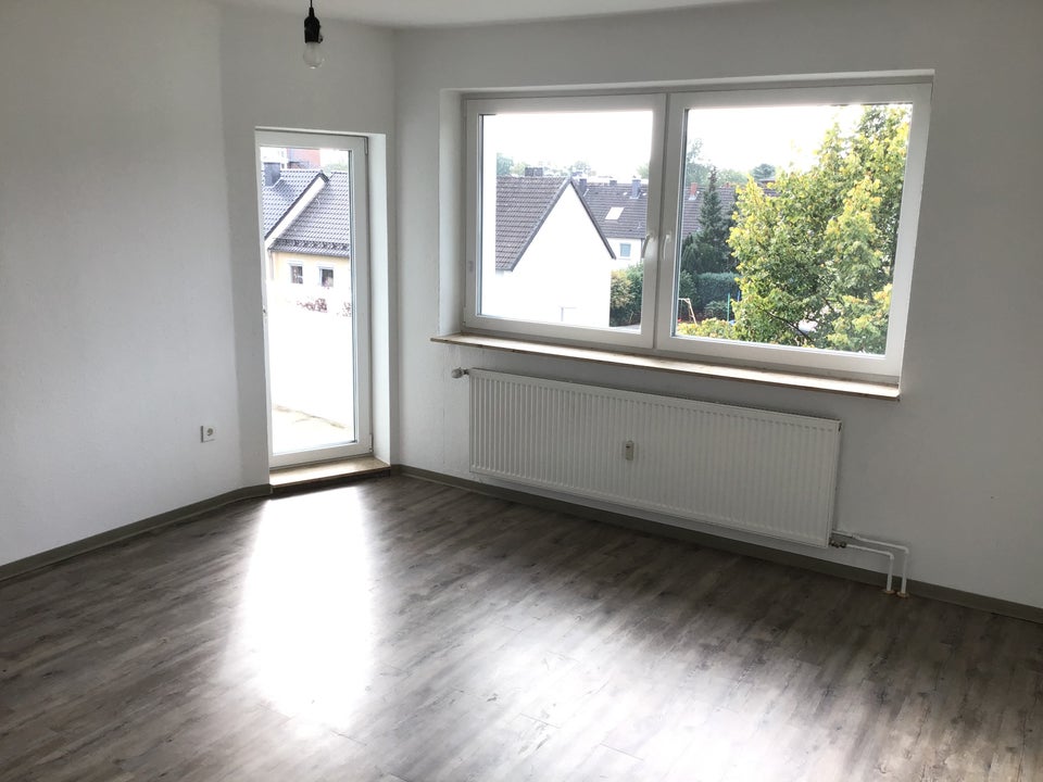 Renovierte 3-Zimmer-Wohnung mit Balkon und Tageslichtbad - Photo 1
