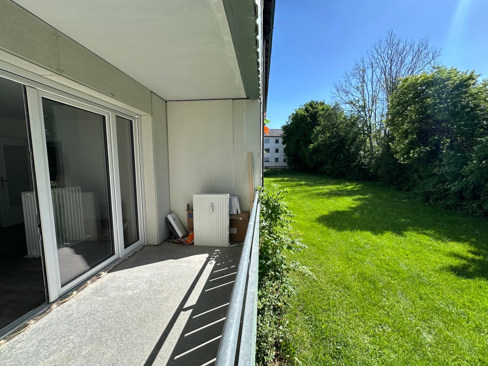 Erdgeschoss / 3,5 Zimmer mit Balkon (frisch saniert) - Photo 2