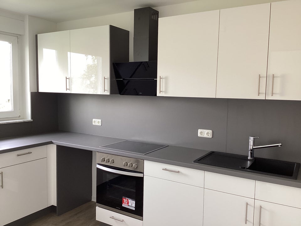schöne 2-Zimmer-Wohnung mit Balkon und neuer Einbauküche - Photo 2