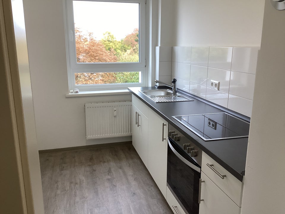 Mitten drin statt nur dabei: sanierte 3-Zimmer-Wohnung mit Balkon, sofort anmietbar! - Photo 4