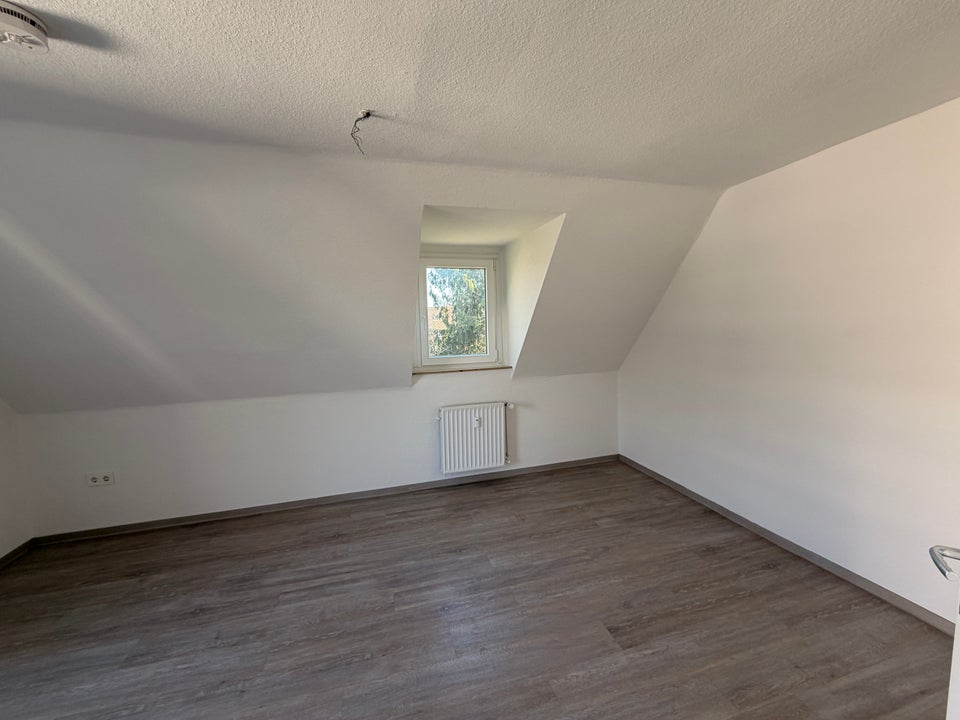 Da kommt man gern Heim. Ansprechende 1,5-Raum-DG-Wohnung - Photo 3
