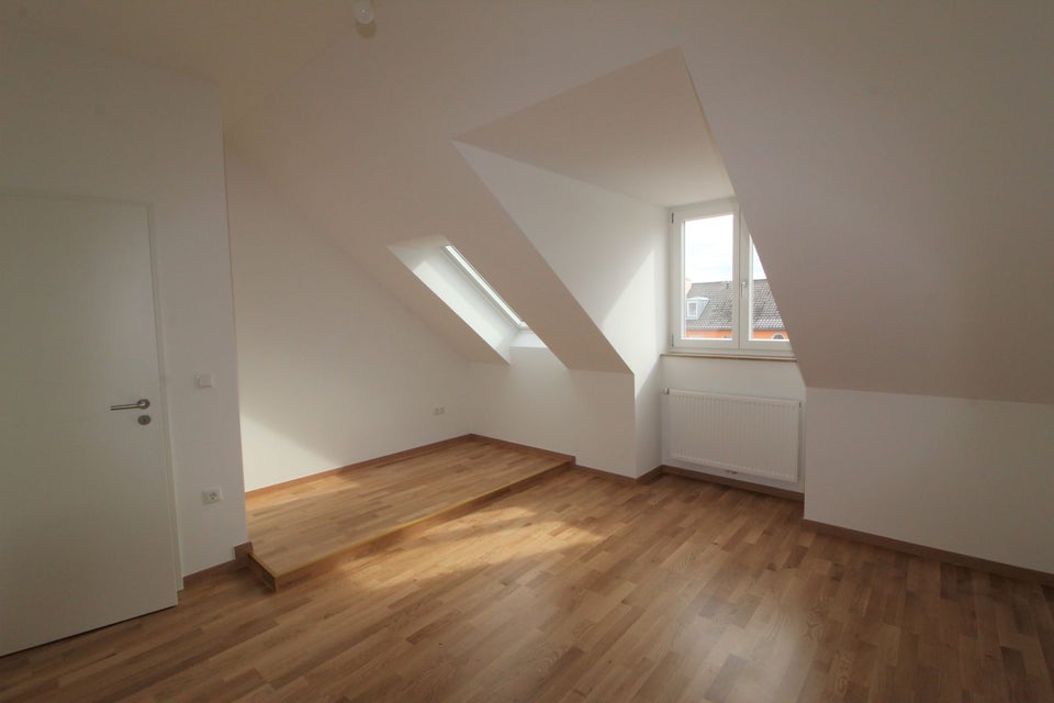 Wohn(t)raum: schicke 3-Zimmer-Dachgeschosswohnung mit Loggia! - Photo 4