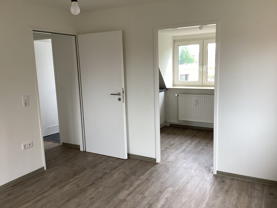 Da kommt man gern Heim: renovierte 1-Zimmer- Dachgeschoss- Wohnung mit Ausblick! - Foto 5