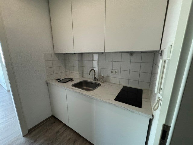 Gemütliche 1-Zimmer-Wohnung mit Aufzug, weißem Bad und kleinem Austritt direkt zwischen Altstadt und Kö! - Photo 3