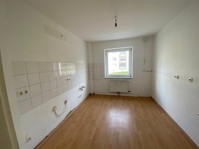 Schöne Wohnung sucht Mieter: interessante 2-Zimmer-Wohnung mit Küche und Balkon - Photo 1