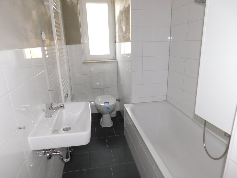 Nachmieter gesucht: 2-Zimmer-Altbauwohnung mit großem Balkon - Photo 4
