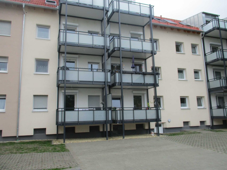 Renovierte 2 - Zimmer Wohnung mit Balkon in ruhiger Lage! - Foto 2