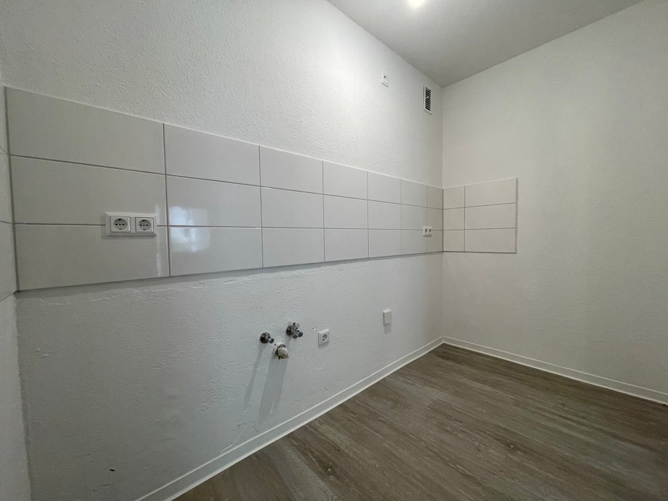 Saniertes Single-Apartment mit großem Balkon - Foto 1