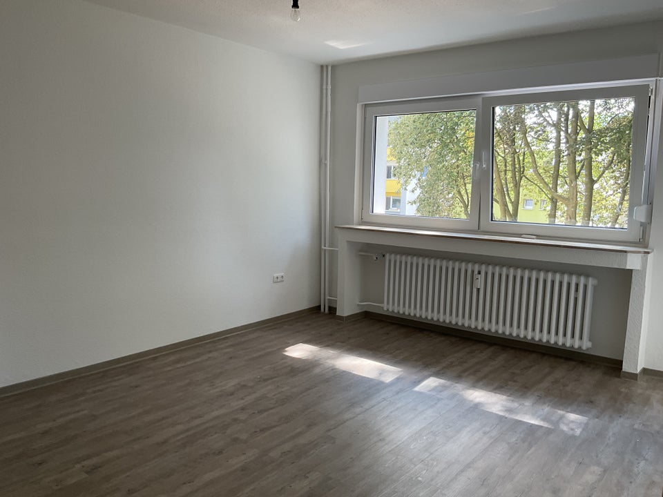 Preisgünstige 2-Zimmer-Wohnung - Foto 1
