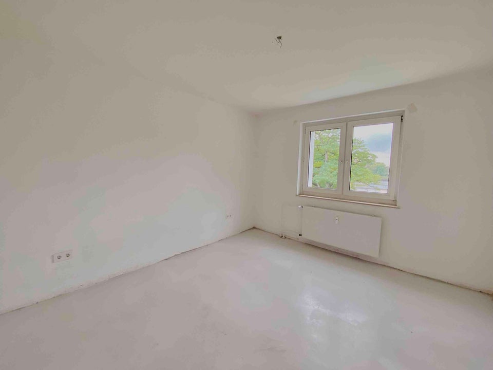 Großzügig geschnittene 3,5-Zi.-Wohnung mit Balkon! - Foto 3