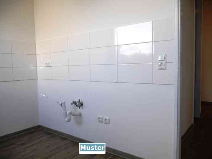 Frisch sanierte 2-Zimmer-Wohnung mit Balkon! Mietbeginn zum 21.07.2026 - Photo 3