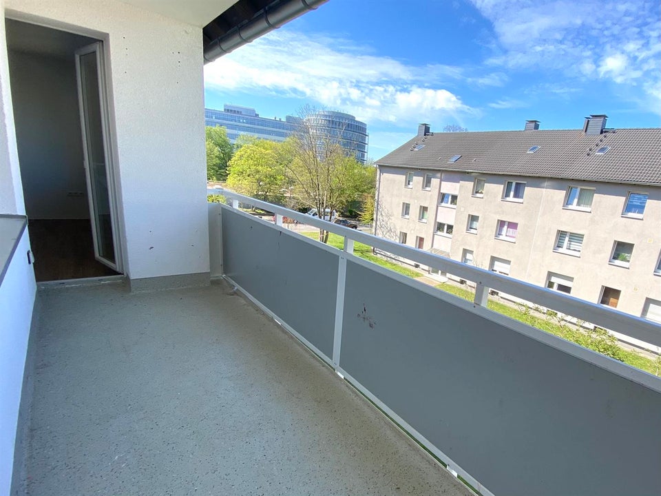 Ab sofort frei: Helle 3-Zimmer-Wohnung mit modernem Bad und Balkon - Photo 3