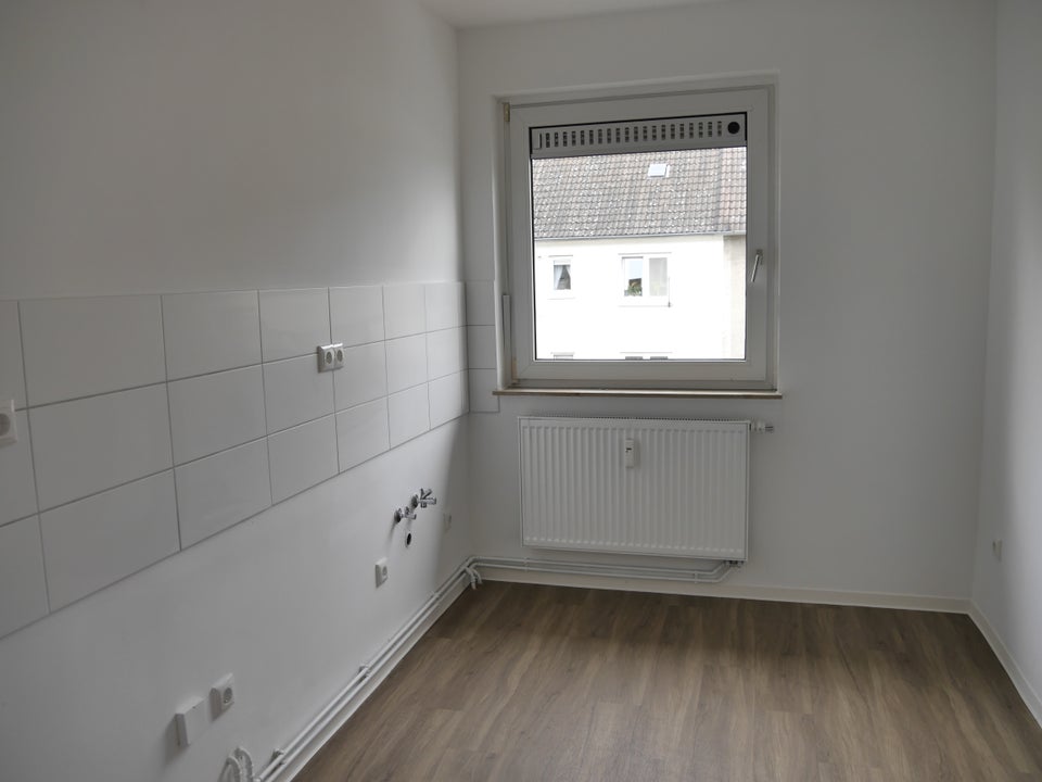 Schöne 3-Zimmer-Wohnung mit Tageslichtbad in Hanau-Großauheim zu vermieten - Photo 3