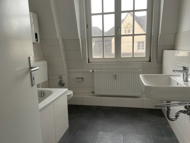Schöne 3-Zimmerwohnung mit modernisierten Tageslichtbad und Laminat... - Photo 1