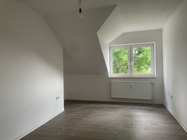 Helle, frisch renovierte 3-Zimmer-Wohnung mit Balkon und Tiefgaragenstellplatz - Photo 1