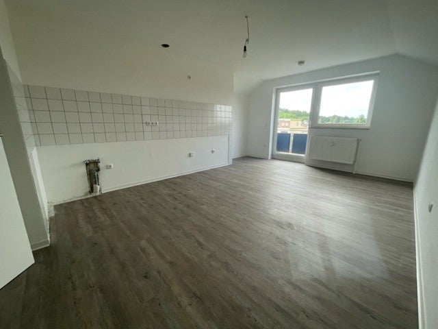 Helle, frisch renovierte 3-Zimmer-Wohnung mit Balkon und Tiefgaragenstellplatz - Photo 3