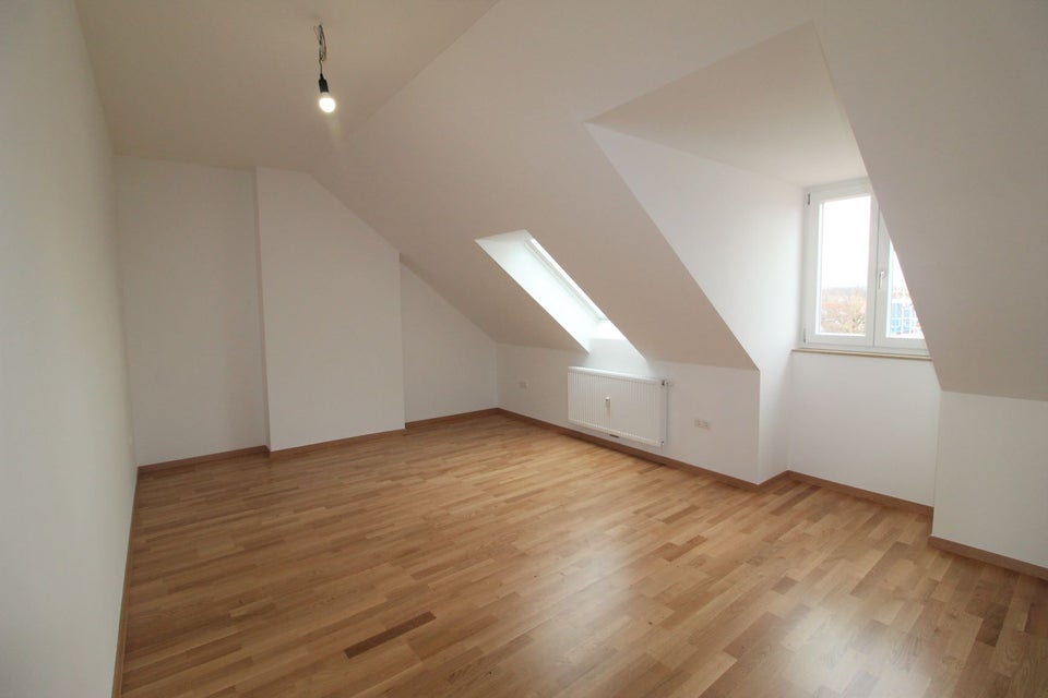 Wohn(t)raum: schicke 3-Zimmer-Dachgeschosswohnung mit Loggia! - Photo 5