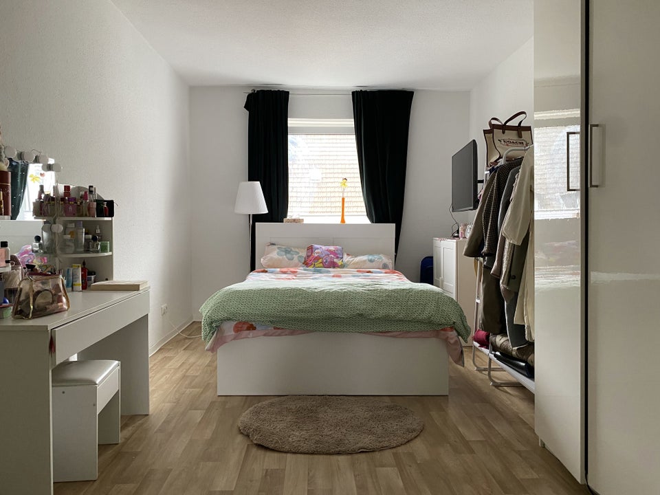 Tolle 1-Zimmer-Wohnung mit großer Wohnküche und separatem Schlafzimmer - Photo 1