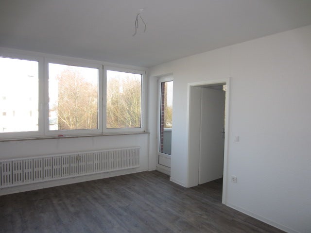 Günstige, komplett renovierte 2-Zimmer-Wohnung mit Balkon - Photo 4