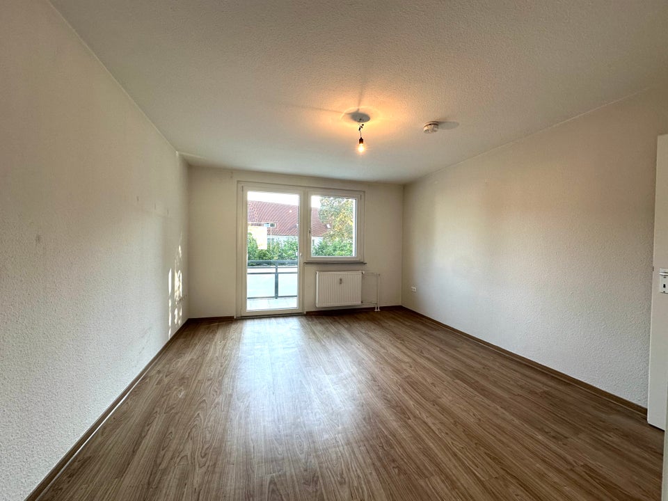 Perfekte Lage: 2,5-Zimmer-Wohnung mit großem Balkon! - Photo 1