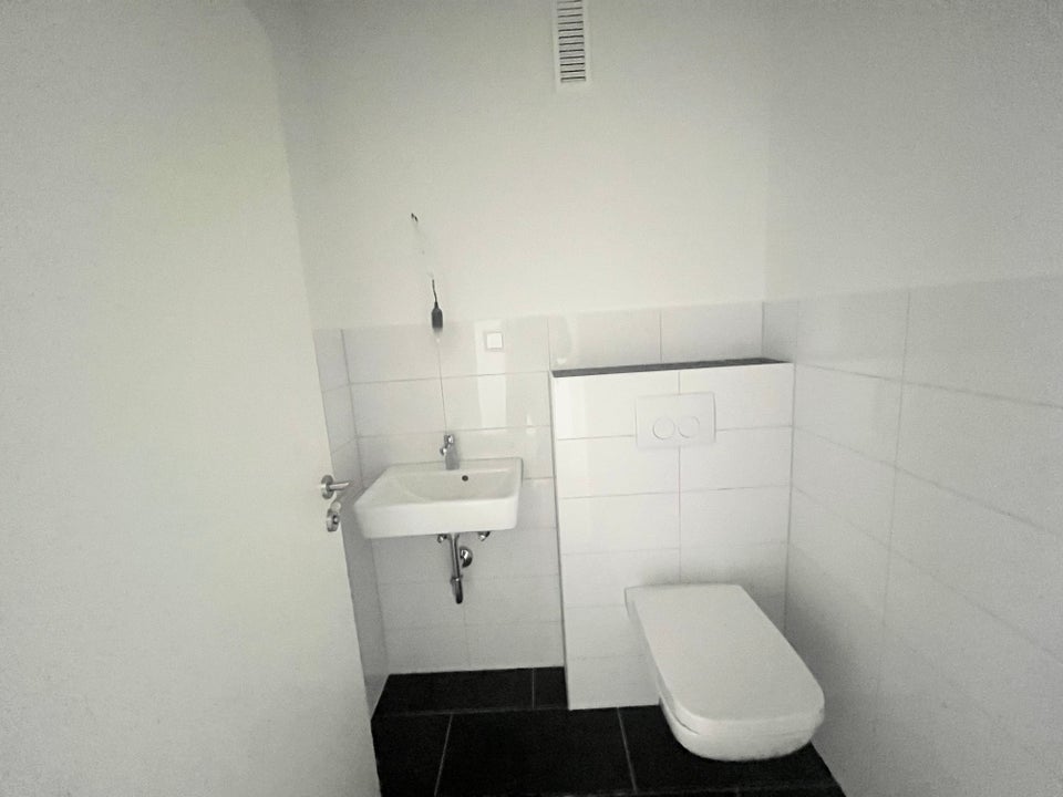 Offene Besichtigung am 2. Juli von 14:30-17:00 Uhr! Treffpunkt, Vonovia Büro Lahnstraße 1. - Foto 3