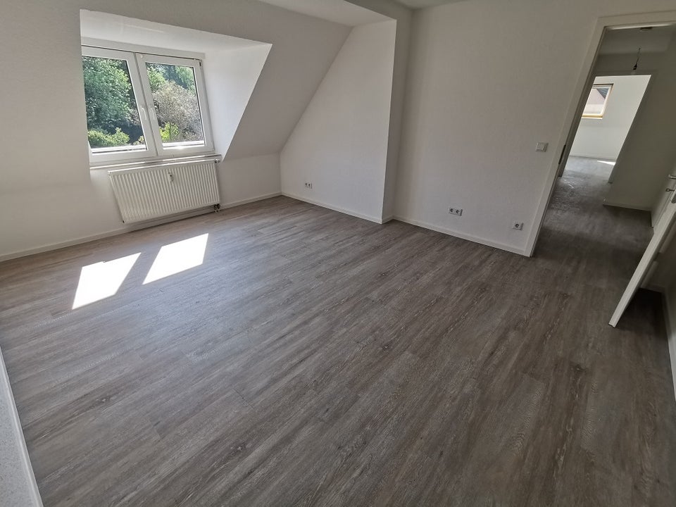 Ein tolles Wohngefühl: günstige 3-Zi.-Dachgeschosswohnung - Foto 1
