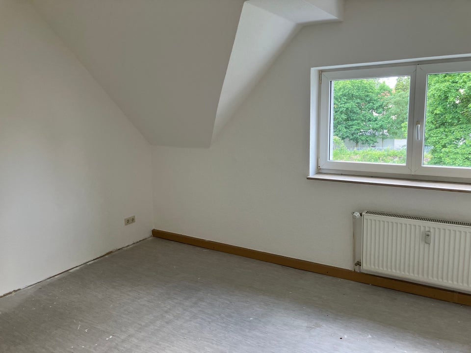 Auf gute Nachbarschaft: praktische 3-Zi.-DG - Foto 5