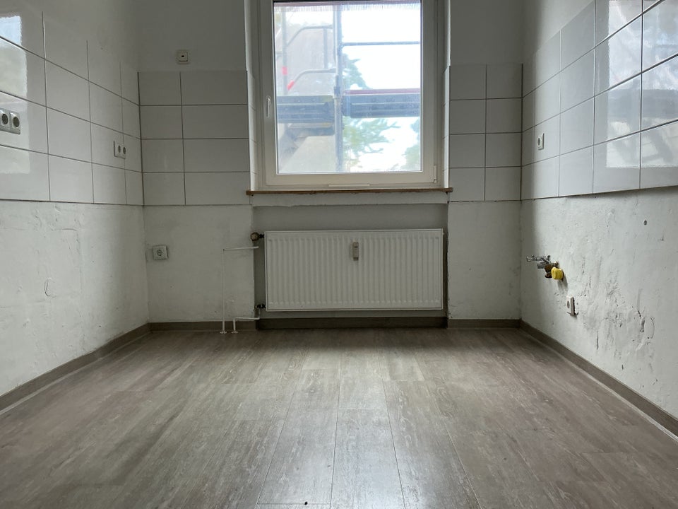 Tolle 3-Raum-Wohnung mit schickem Bad! Wir modernisieren für Sie! - Photo 1
