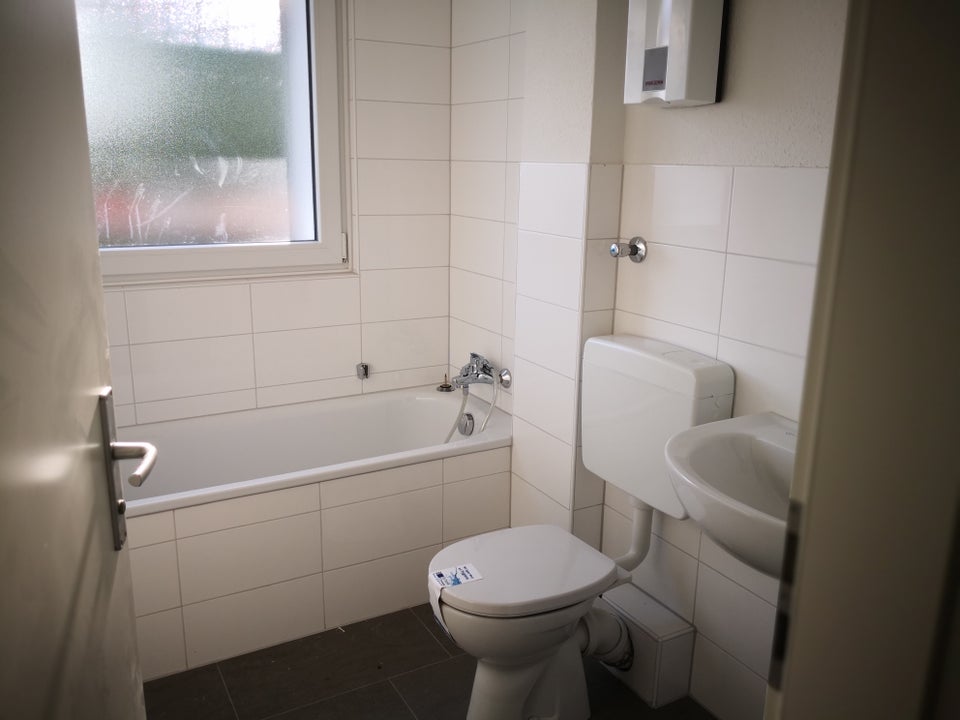 Zum Einzug frisch renovierte und sanierte 3-Zimmer-Wohnung mit Balkon - Photo 3
