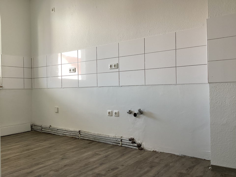 Renovierte 2,5 Zimmer Wohnung in zentraler Lage mit Balkon. - Foto 1