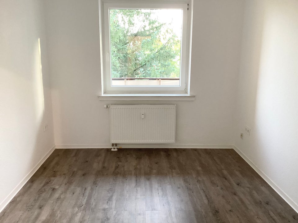 Ruhig gelegene 4-Zimmer-Wohnung mit Tageslichtbad und Balkon - Foto 4