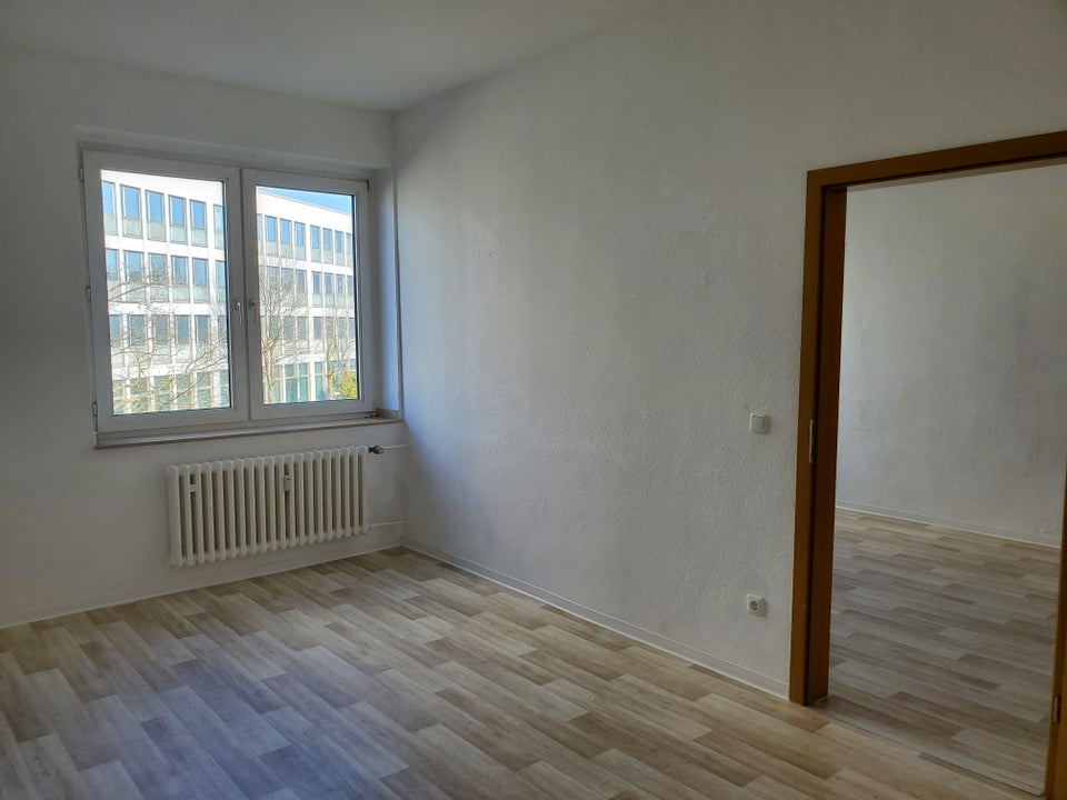Günstige 2-Zimmer-Wohnung in sehr zentraler Lage zu vermieten - Foto 4