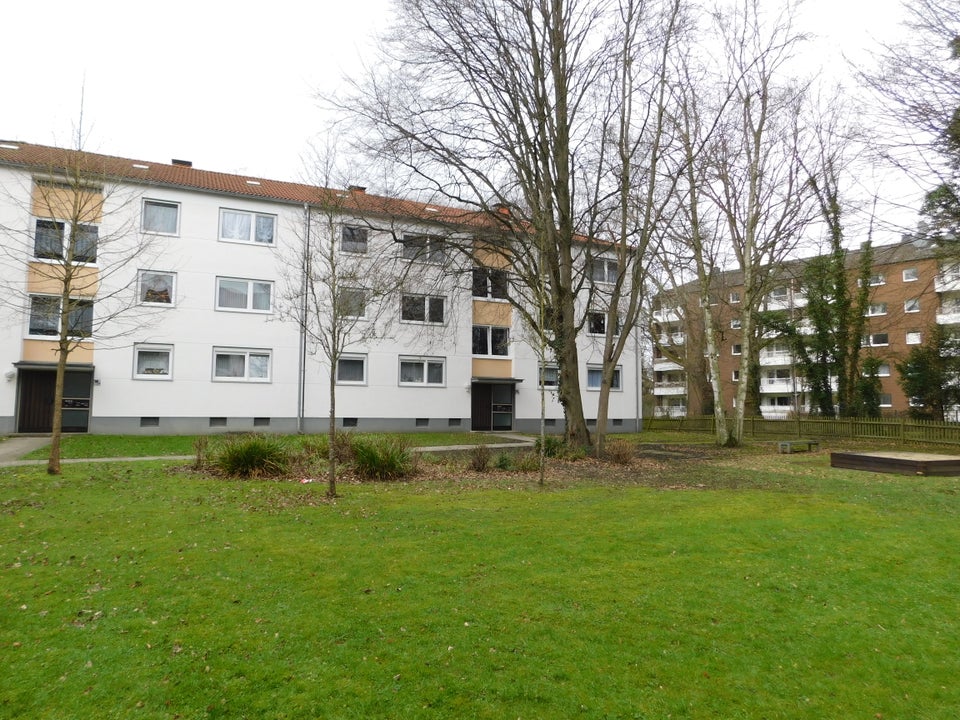 Einzugsbereit neu renvoiert mit Balkon und ordentlich Platz für eine kleine Familie! - Foto 2