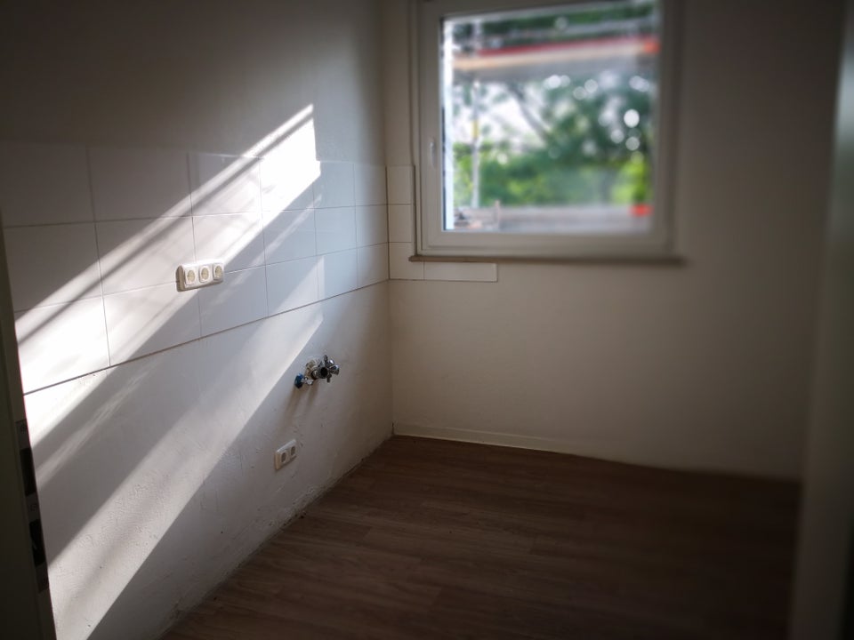 Zum Einzug frisch renovierte und sanierte 3-Zimmer-Wohnung mit Balkon - Photo 2