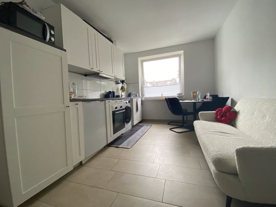 Tolle 1-Zimmer-Wohnung mit großer Wohnküche und separatem Schlafzimmer - Photo 2