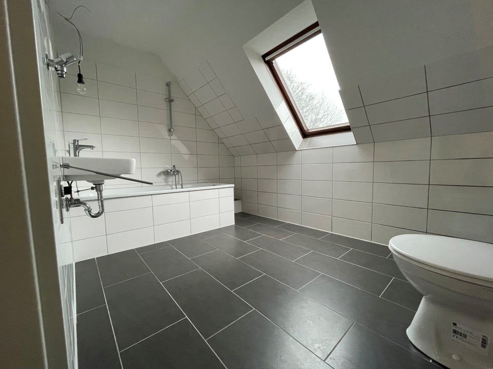 Weitläufige 2-Zimmer Dachgeschoss Wohnung in beliebter Wohngegend - Foto 1
