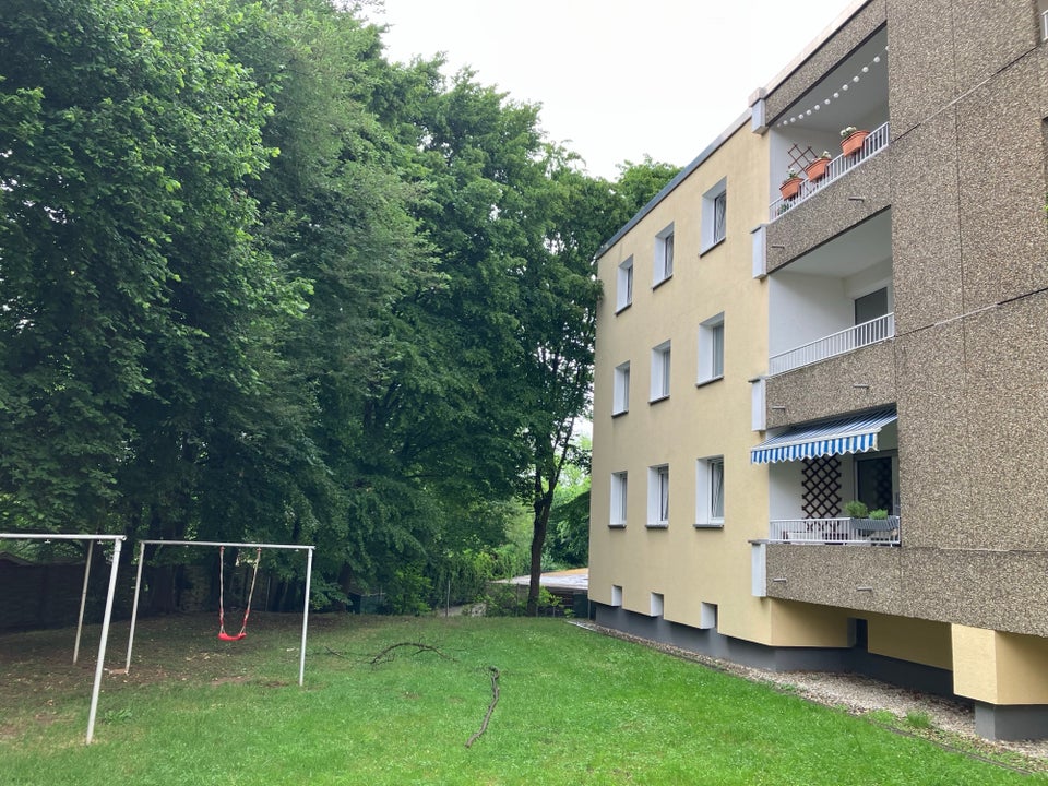 Familienfreundliche 5-Zimmer-Wohnung zu vermieten! - Photo 2