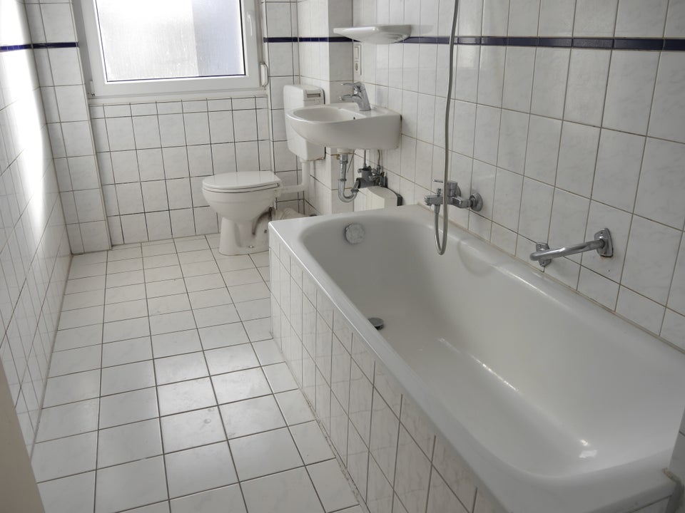 Schöne 2-Zimmer-Wohnung mit Tageslichtbad und Balkon im Limes-Quartier zu vermieten - Photo 2