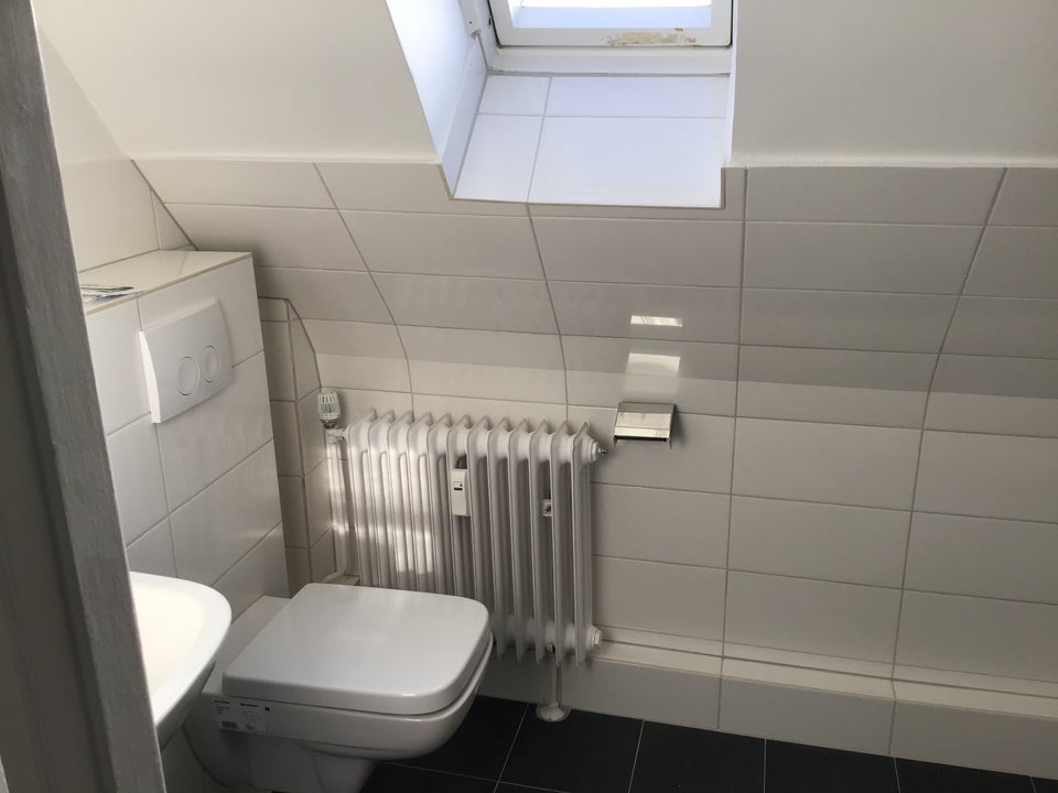 Modernisierte 1,5-Zimmer-DG-Wohnung - Foto 2