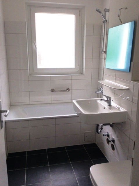 Ab sofort bezugsfertig! Sanierte 3 - Zimmer Wohnung mit Balkon - Foto 3