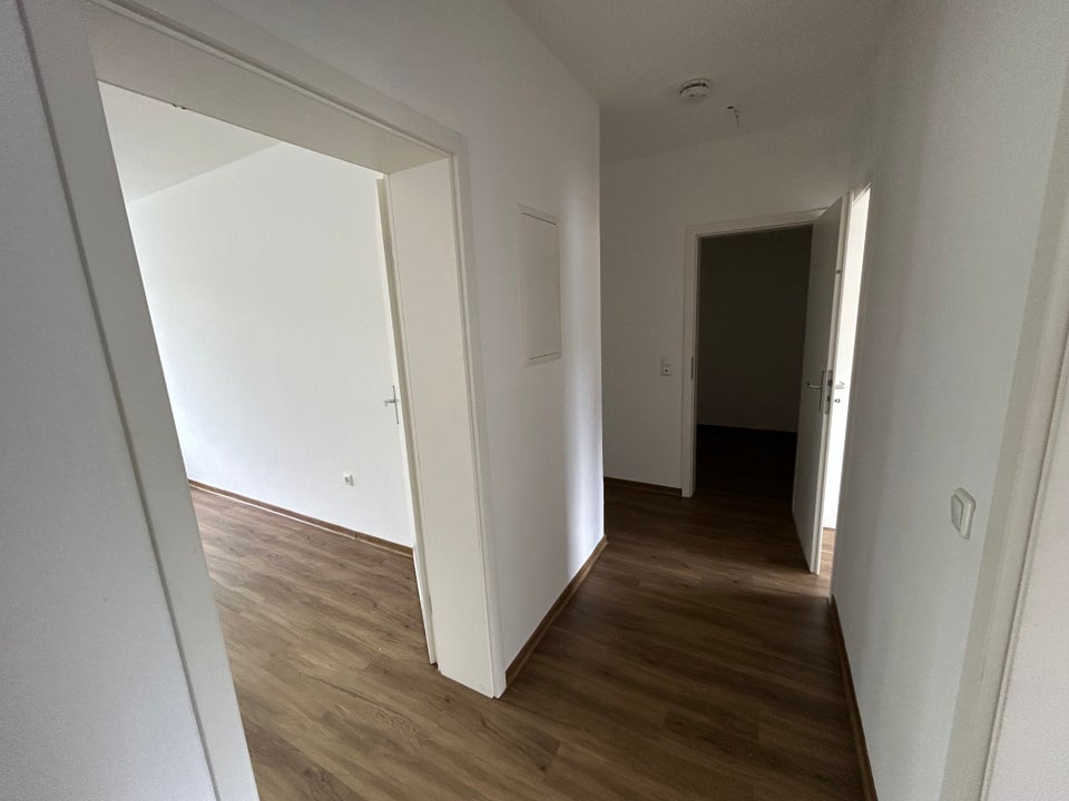 Bezugsfertige 3,5-Zimmer-Wohnung mit Balkon in ruhiger, grüner Lage - Foto 5