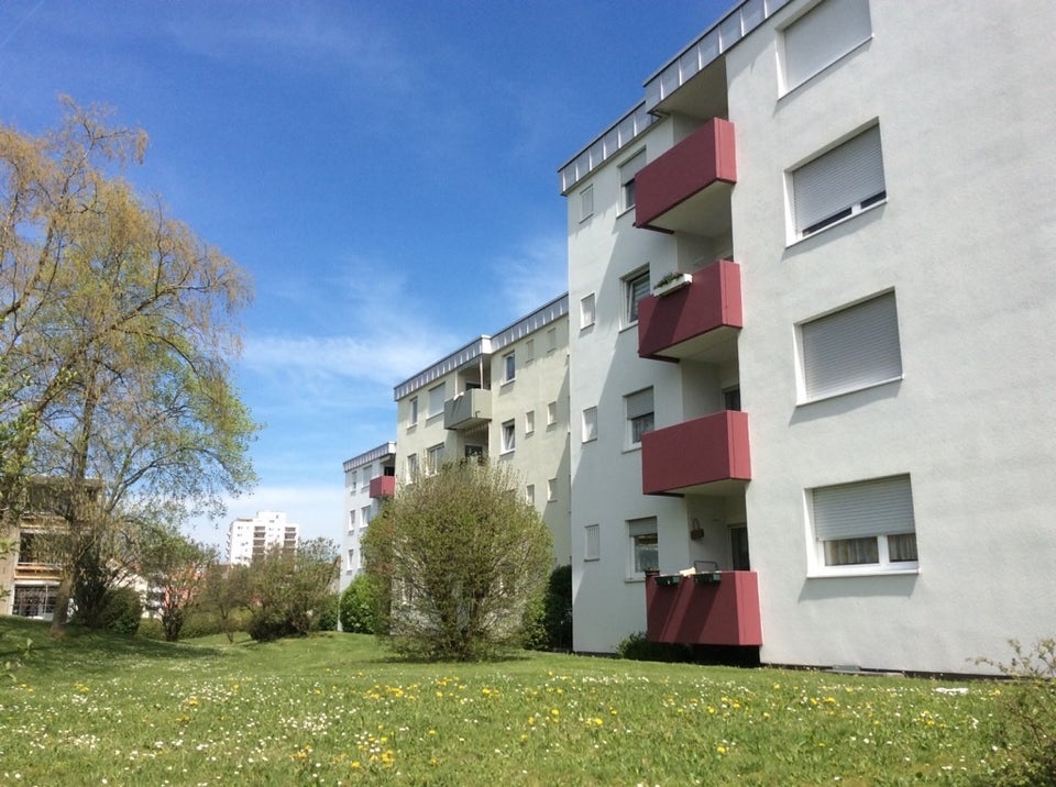 Einziehen und wohlfühlen: Moderne 4,5-Zimmer-Wohnung mit Balkon - Foto 3