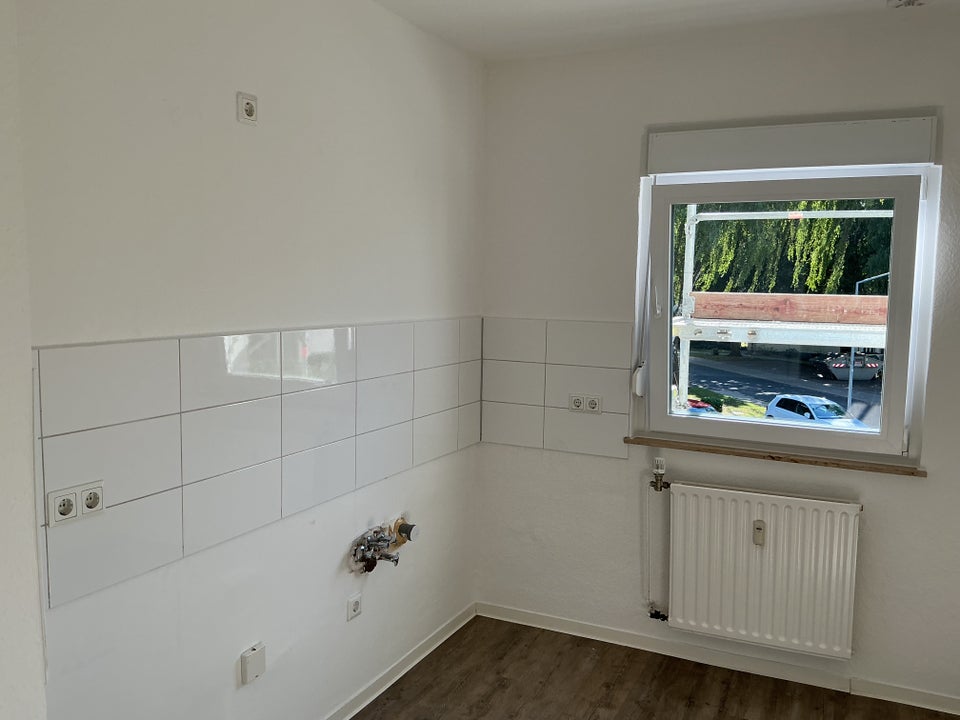 Reinkommen und Wohlfühlen: renovierte 3-Zimmer-Wohnung mit neuen Fenstern - Foto 2