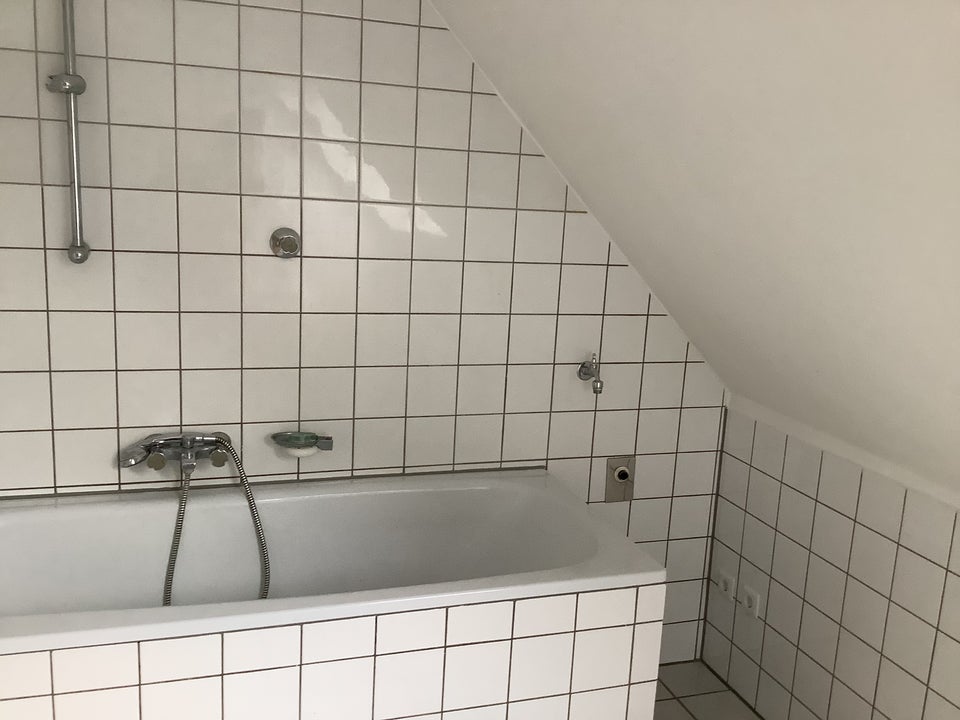 Neues Lebenskapitel ? - günstige 2-Zi.-DG-Wohnung - Foto 1