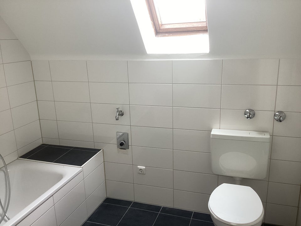 Renovierte 2-Zimmer-Wohnung mit Wannenbad - Photo 1