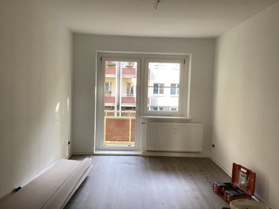 3-Zimmerwohnung mit Balkon und Einbauküche! - Foto 1